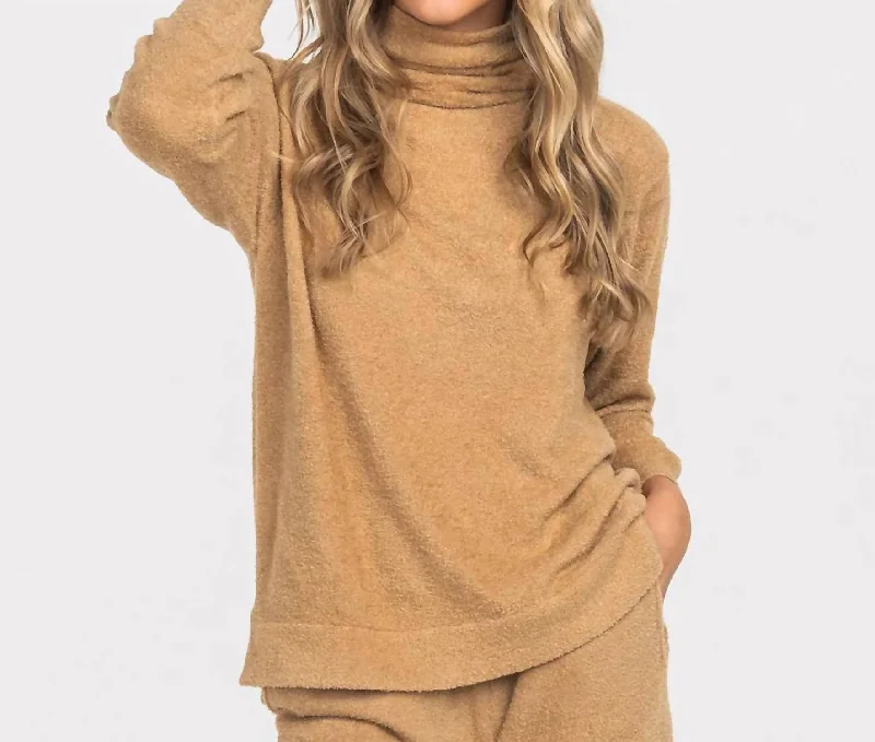 Women’s cozy sweaters Dreamluxe Turtleneck Sweater In Bourbon