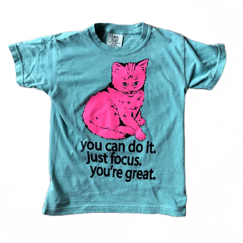 Women’s cool graphic art tees Focus Cat T-shirt - Seafoam Pink (Youth)