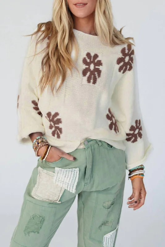 Lightweight pullover sweaters Floral Pattern Knit Sweater In Ivory / Taupe