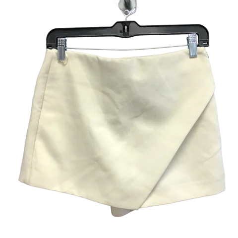 chic comfy shorts women Cream Shorts Zara, Size M