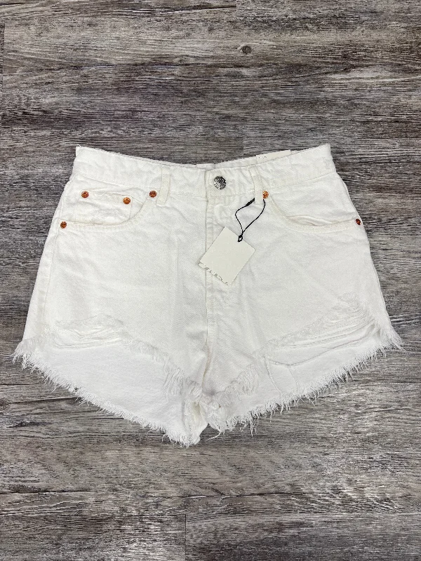 functional fit shorts women White Denim Shorts Zara, Size 8